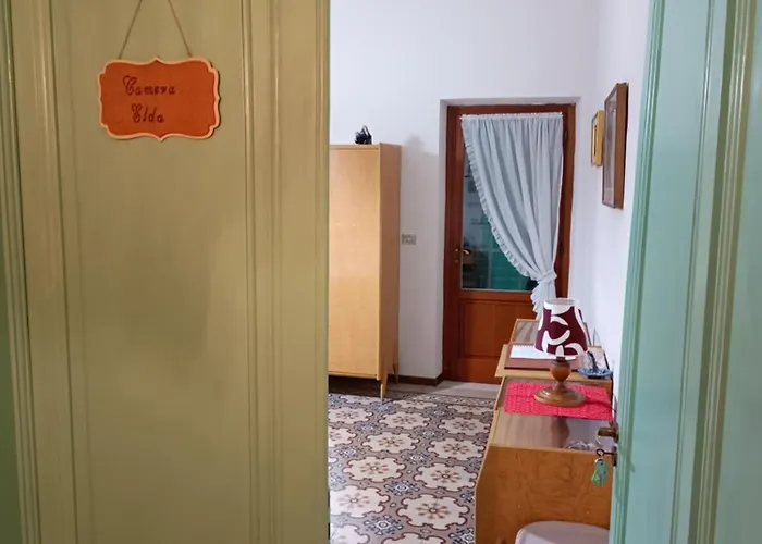 Elda - In Historic House Bed & Breakfast *