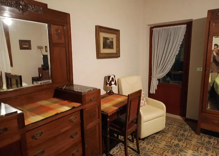 Elda - In Historic House