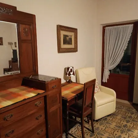 Elda - In Historic House